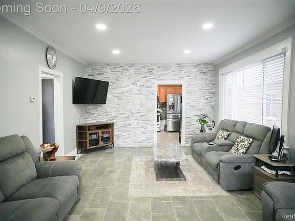 5th image of 7724 Maple St