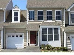 26 Chaplin St, Newington, CT 06111