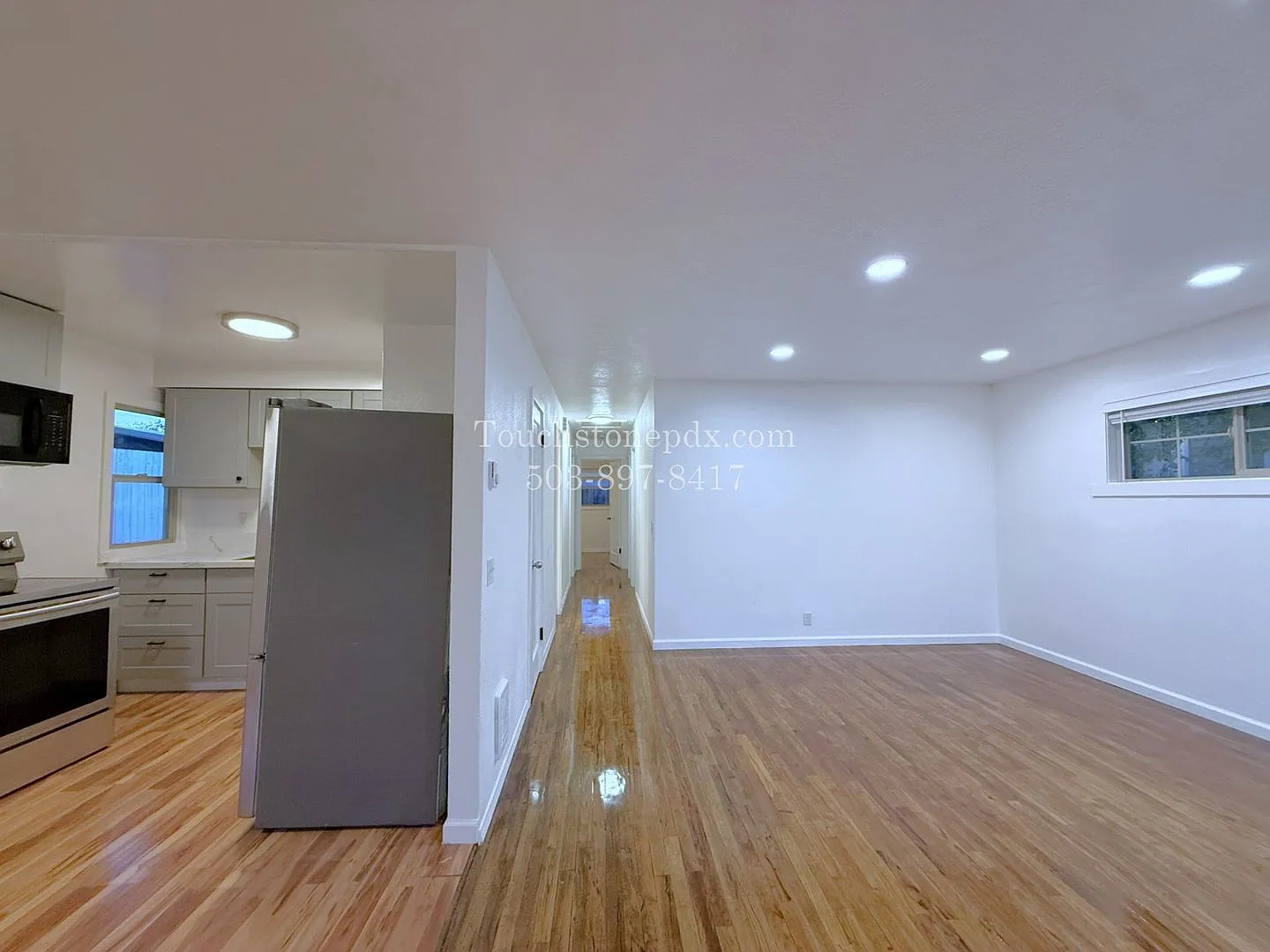 Charming NE Portland 4 Bed Home with Updated Kitchen & 2-Car Garage — Photo 3