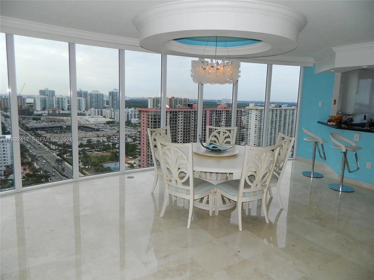 The Pinnacle Condo — Photo 2