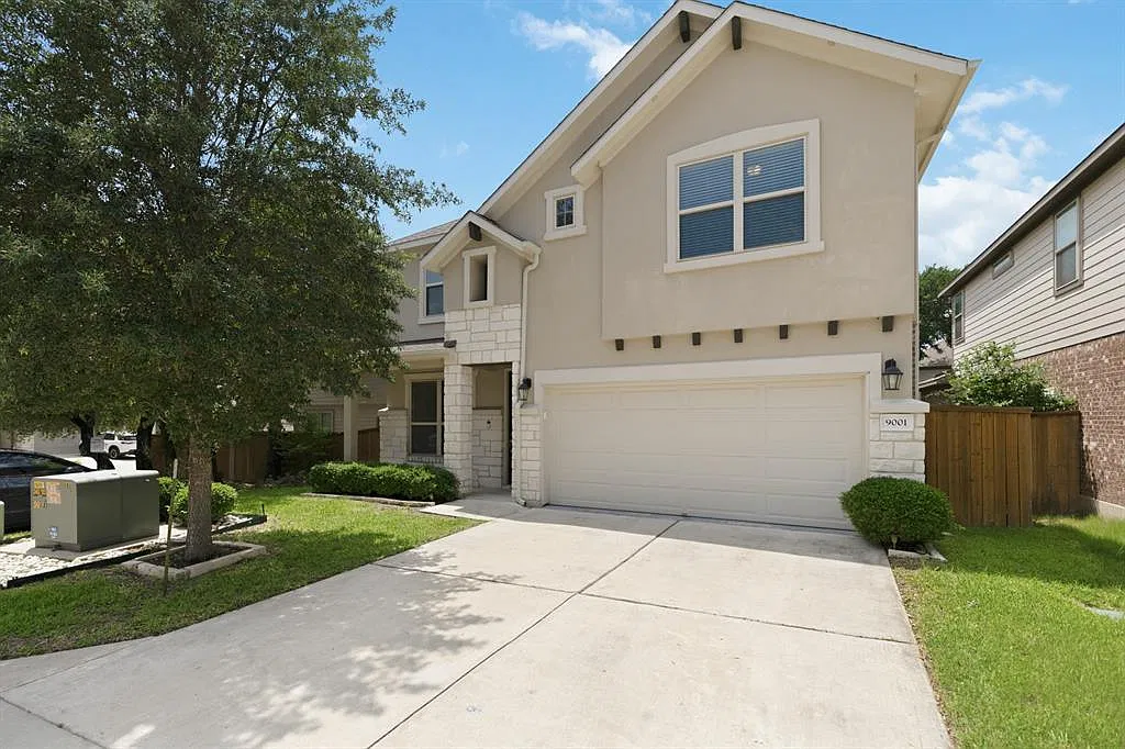 4 bed, 2.5 bath, 2411 sqft, $2,750 — Photo 2