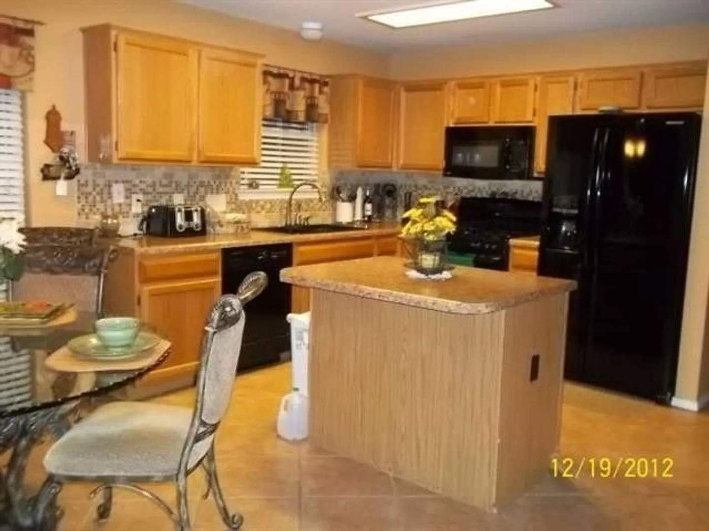 Spacious 3-Bedroom Home with Two Living and Two Dining AreasAvailable for Lease! — Photo 4
