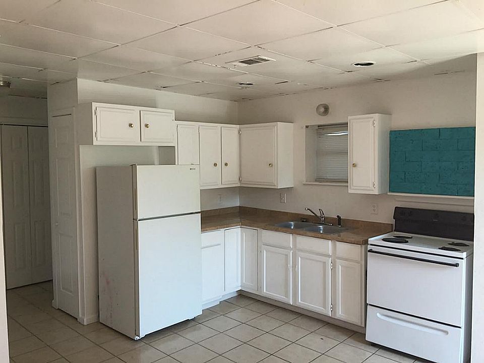 1st image of 902 Sealy St APT 1