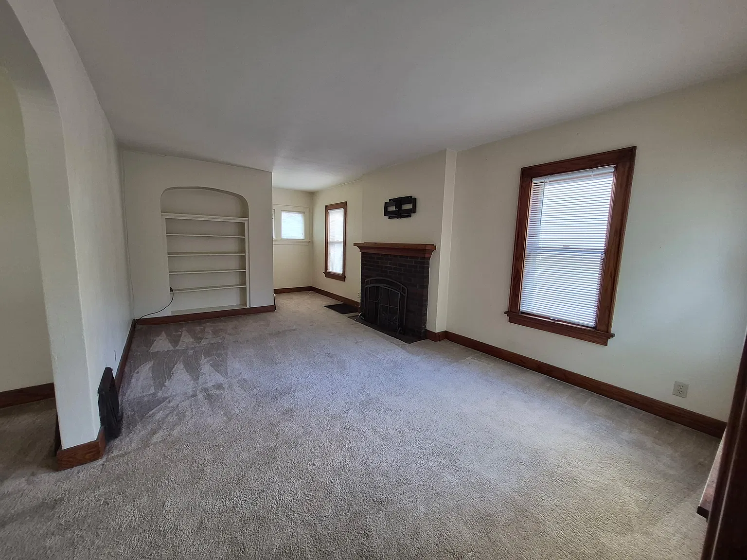 3 bed, 1200 sqft, $2,250 — Photo 2