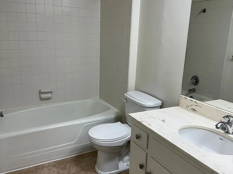 045 - Jackson Apartments — Photo 8