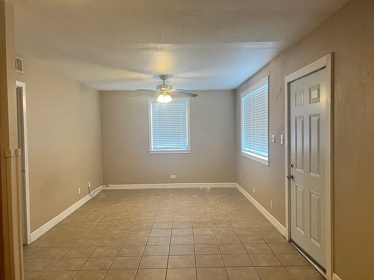 2110 Willow St — Photo 15