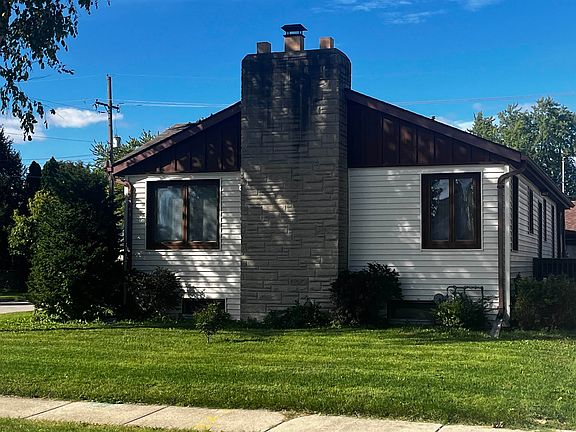 2nd image of 403 Roosevelt St