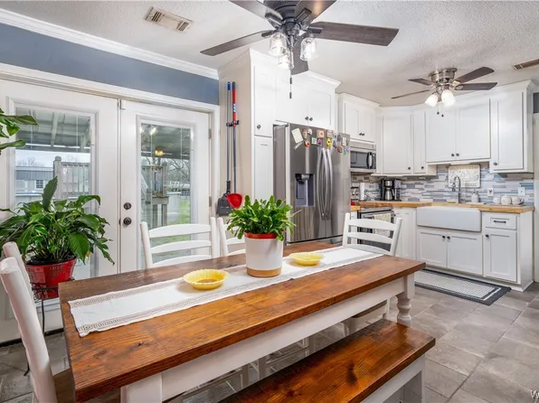 51 Brentwood Ln, Moundville, AL 35474