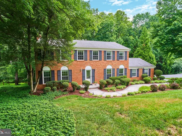 3091 Cobb Hill Ln, Oakton, VA 22124
