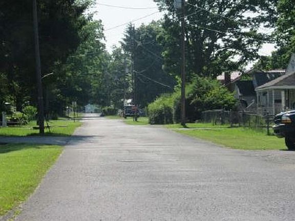 Exterior Neighborhood (street photo)