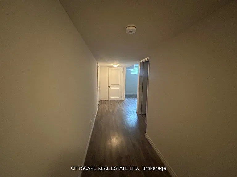 10.5 Dufferin St #16 — Photo 6