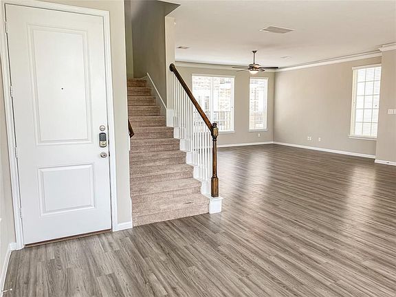 3rd image of 4614 Windsor Square Dr