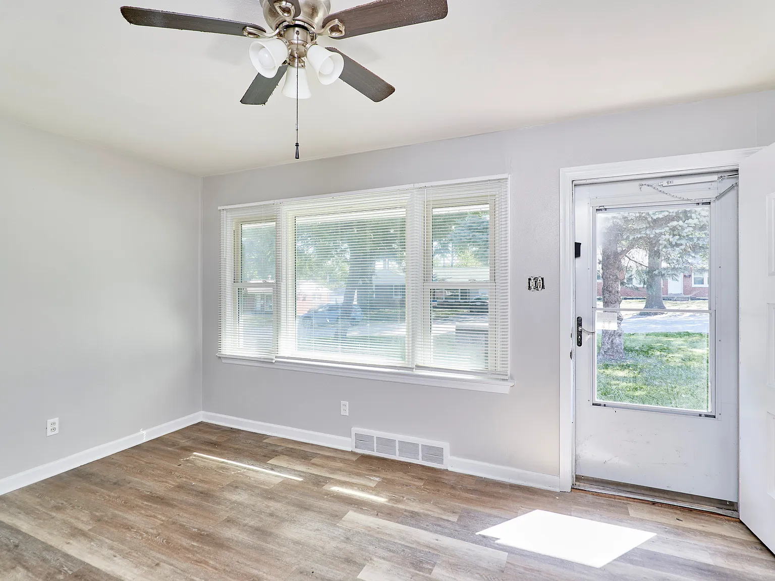 2 bed, 864 sqft, $1,300 — Photo 4