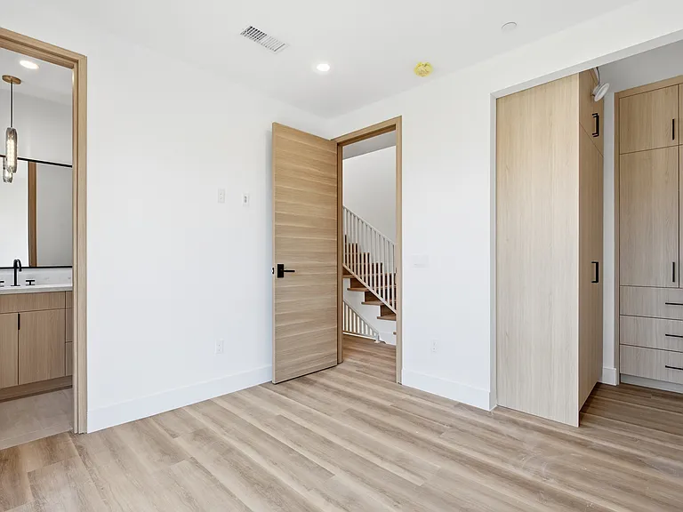 5821 Kester Ave #1/4 — Photo 6