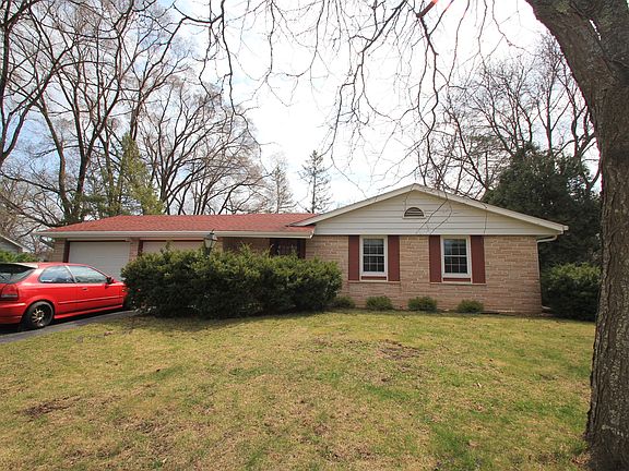 2nd image of 8960 N Silver Brook Ln