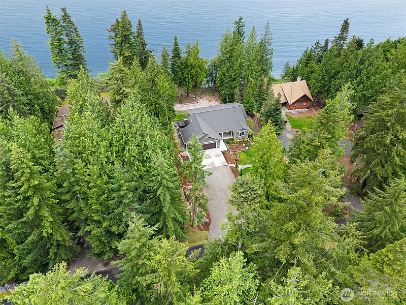 2nd image of 442 Buck Loop Road