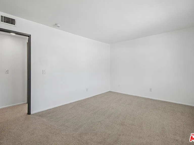 11924 Mayfield Ave #5 — Photo 9