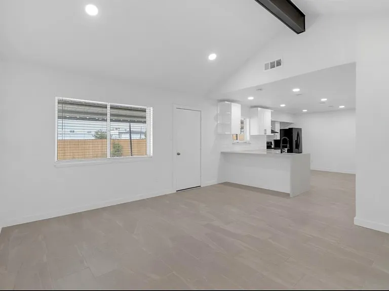 10938 Fleming Dr — Photo 3
