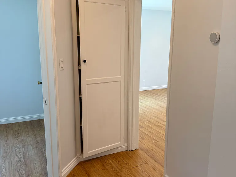 4123 1/2 W Toluca Lake Ave #4123-1/2 — Photo 20