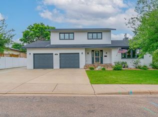 970 11th Ave W, Dickinson, ND 58601