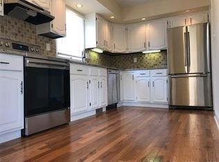 324 Lynne Pl, Bridgeport, CT 06610