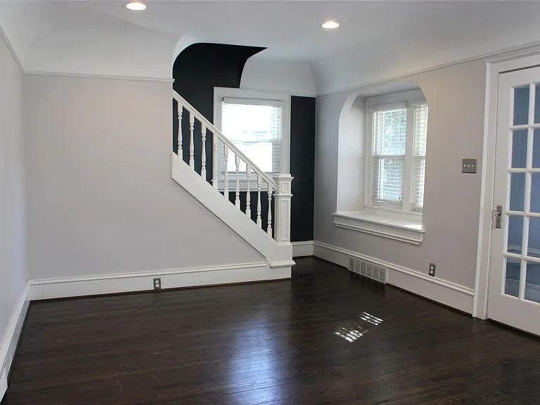 115 E Lincoln St — Photo 9