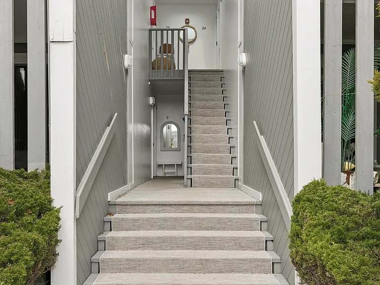 274 Dune Rd — Photo 12