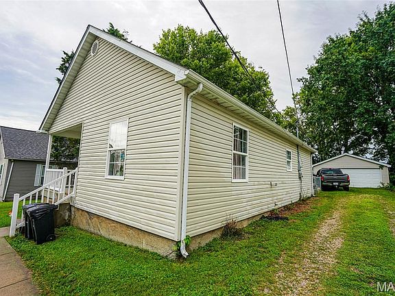 2nd image of 220 Theodore St