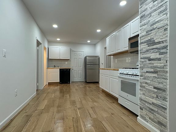 5th image of 269 Lincoln Pl Floor 1