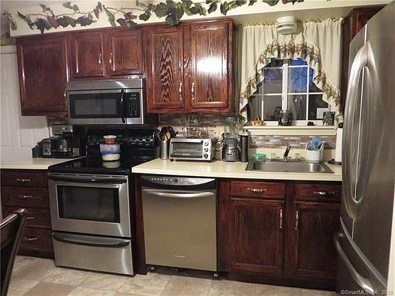 5th image of 76 Sharon Rd APT 11