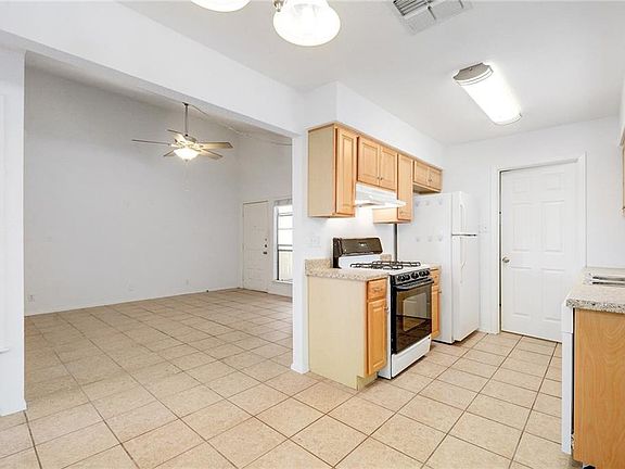 5th image of 2810 Thrushwood Dr #B