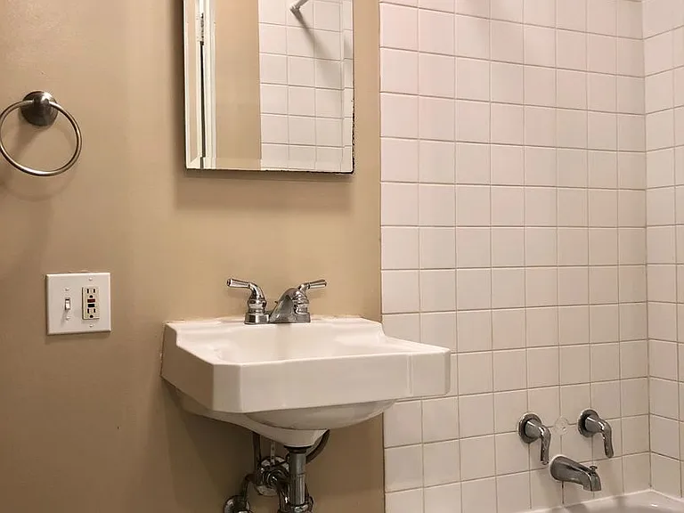 815 15th Ave E #5 — Photo 9