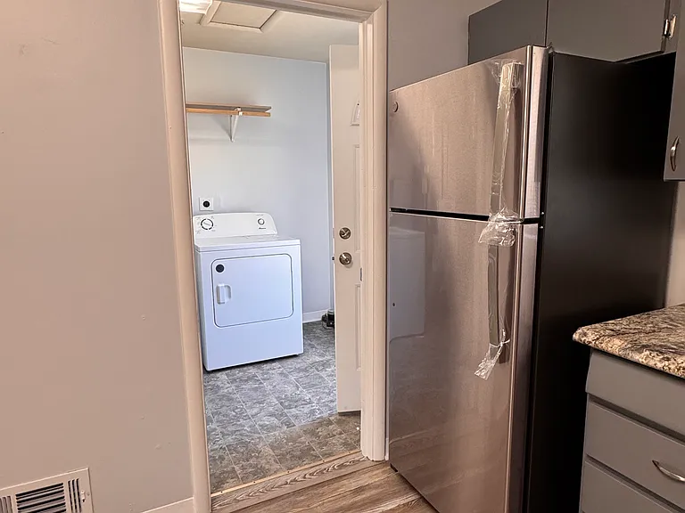 112 E Sheridan St #114 — Photo 7