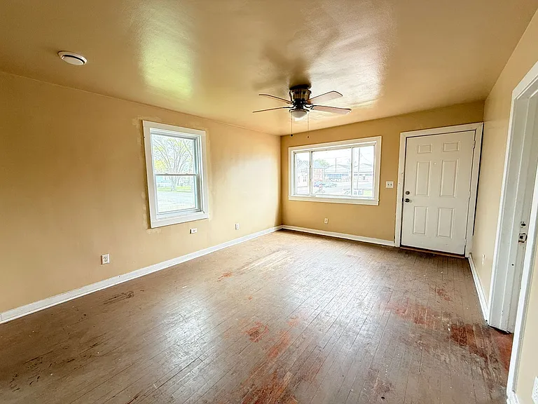 4004 Carey St — Photo 3