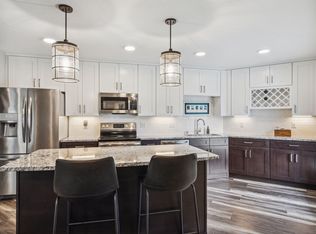 10531 Cedar Lake Rd APT 220, Minnetonka, MN 55305