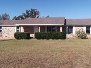 33 Lawrence Dr, Collins, MS 39428