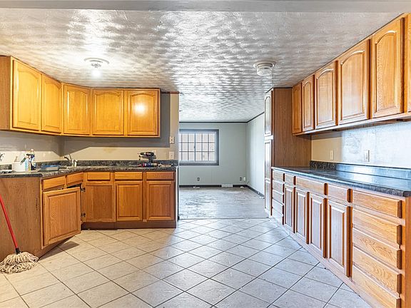 4th image of 3719 Kemp Rd