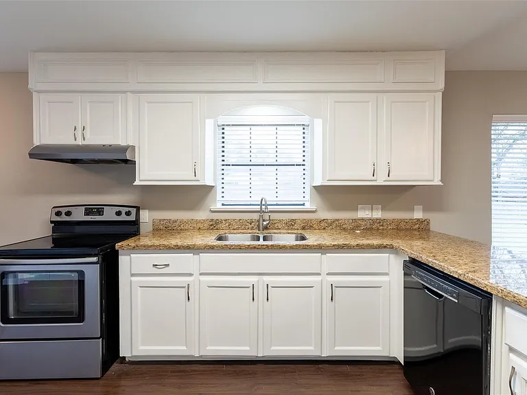 328 Lake View Dr — Photo 9