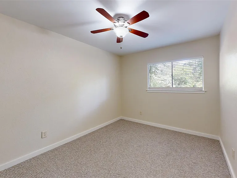 2105 N Red Cedar Cir — Photo 14