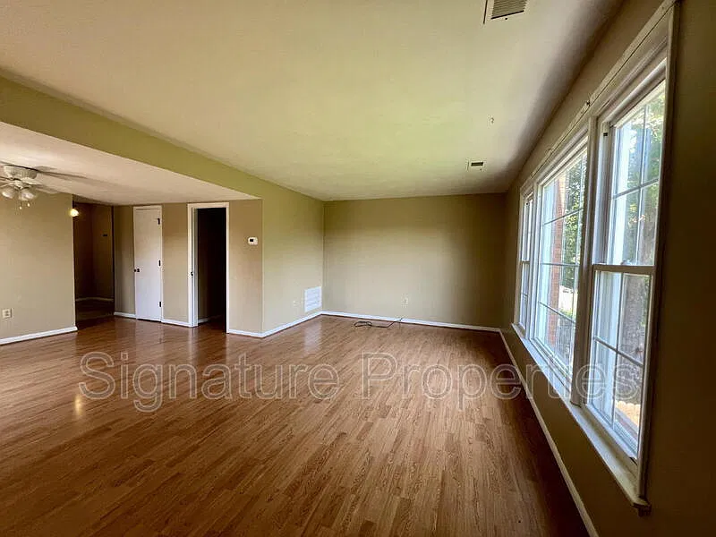 3 bed, 2.5 bath, 1980 sqft, $1,400 — Photo 3