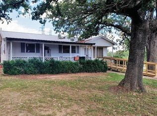 1207 Clark Rd, Gainesville, TX 76240