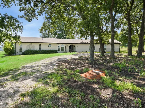 1348 Gene Autry Rd, Ardmore, OK 73401