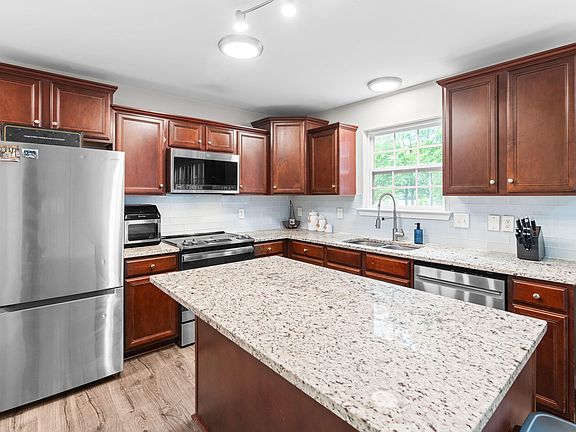 5th image of 310 Epperson Dr