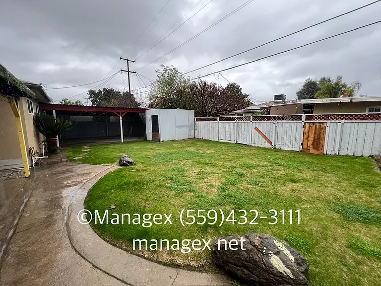 2836 N Cedar Ave — Photo 17