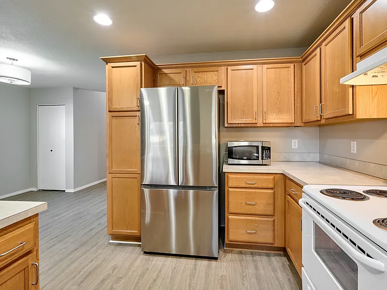 555 Ford St SE — Photo 11