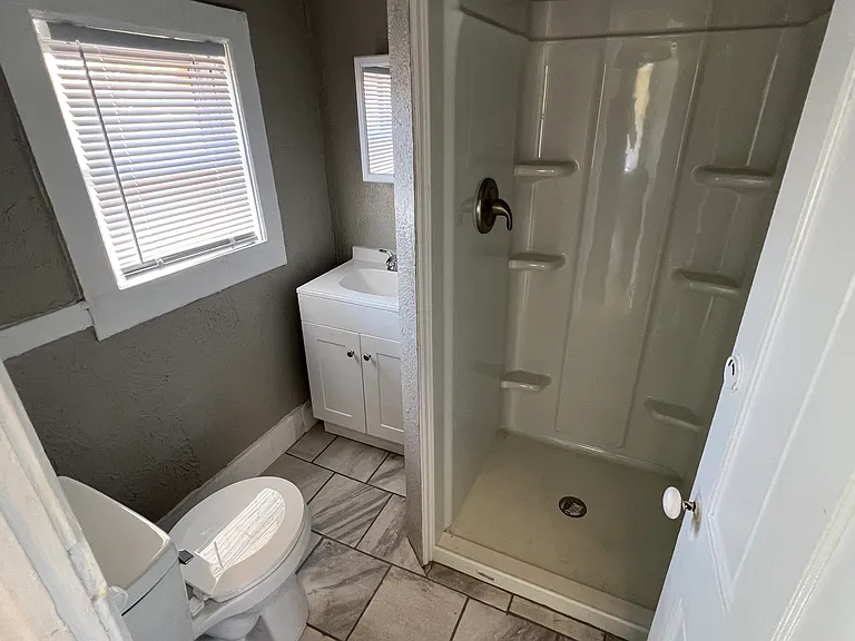 1025 N Greenwood St #2 — Photo 8