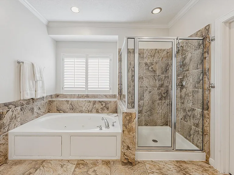 427 N Gate Stone — Photo 15
