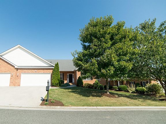 2nd image of 1061 Doulton Cir