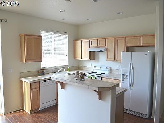 3rd image of 4826 SE Sandalwood St