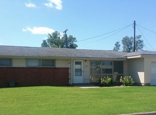 1411 Crescent Dr, Salina, KS 67401